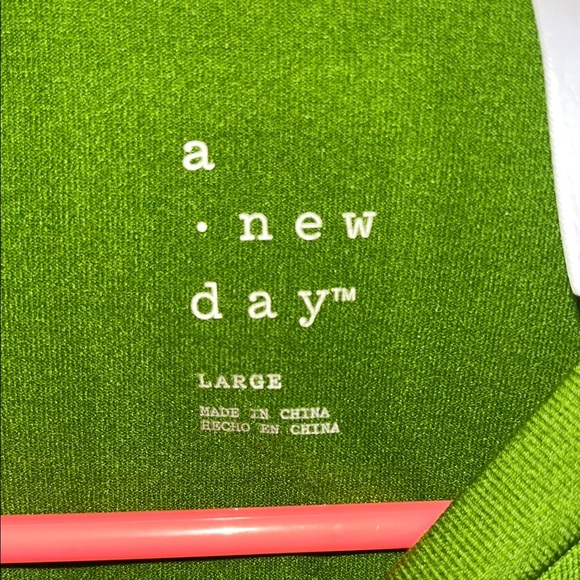 A New Day Green Short Sleeve Basic Cropped T-Shirt NWOT - Picture 5 of 7